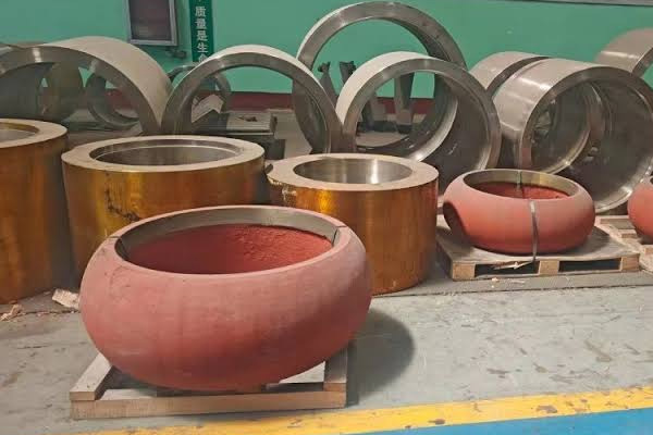 大型磨辊铸钢件铸造用面砂铬矿砂AFS45-50代替石英砂有哪些好处？